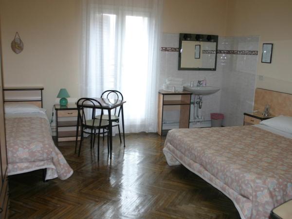 Hotel Panorama Bologna Centro : photo 7 de la chambre chambre double avec salle de bains commune