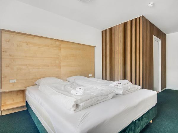 Sleepcph : photo 6 de la chambre chambre double avec salle de bains privative