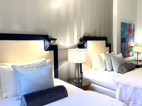 MONDRIAN Luxury Suites & Apartments Old Town : photo 2 de la chambre mondrian suite with old town market square view