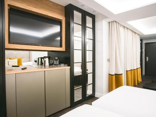 Hotel Regina : photo 9 de la chambre suite junior - vue sur patio