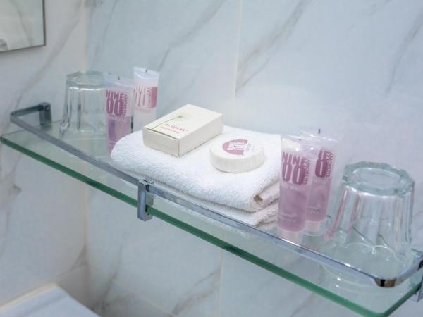 Twin Towers Inn : photo 6 de la chambre chambre lit queen-size deluxe