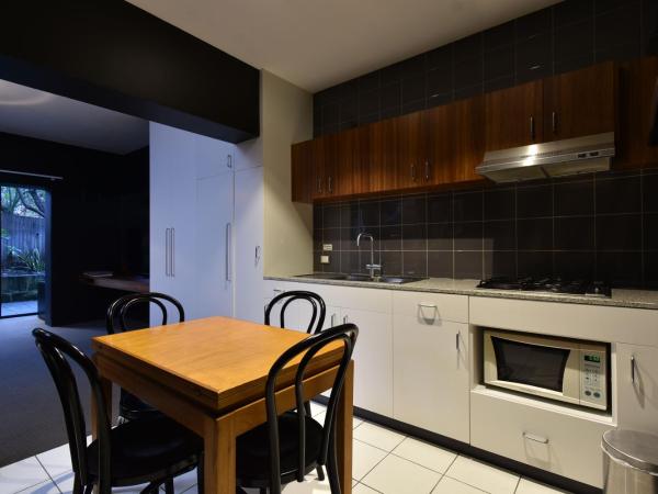 Riverview on Mount Street : photo 6 de la chambre suite lit king-size avec baignoire spa