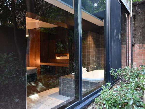 Riverview on Mount Street : photo 3 de la chambre suite lit king-size avec baignoire spa