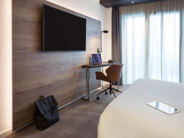 Novotel Lausanne Bussigny : photo 7 de la chambre chambre exécutive avec lit queen-size et balcon