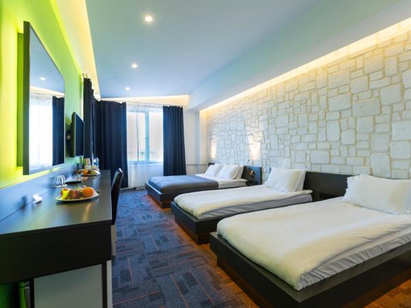 Mene City Hotel : photo 4 de la chambre chambre quadruple - vue sur mer