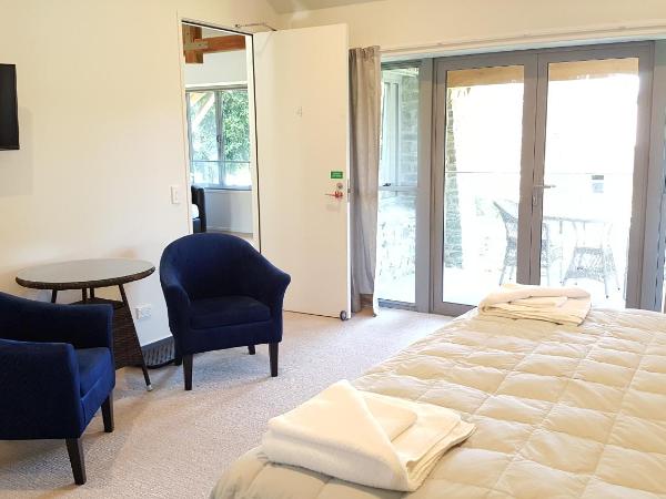 Golfcourse Road Chalets and Lodge : photo 4 de la chambre chambre lit king-size ou lits jumeaux supérieure