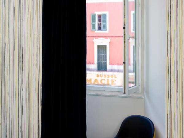 Babbu Hotel : photo 2 de la chambre petite chambre double avec toilettes communes séparées