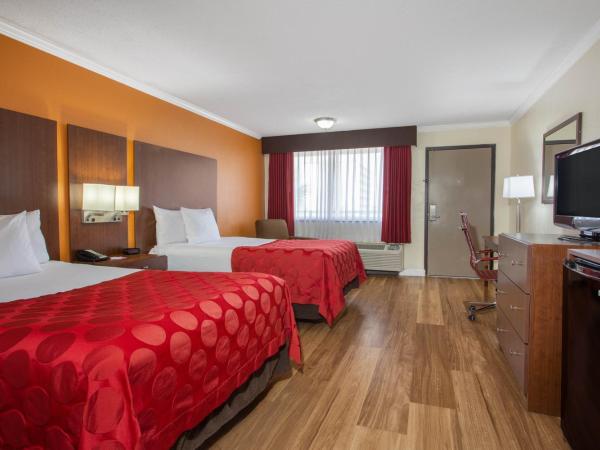 Ramada by Wyndham Tampa Westshore Airport South : photo 1 de la chambre suite lit king-size 2 chambres avec vue sur cour - non-fumeurs