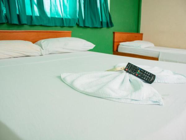 Hotel Dez De Julho : photo 2 de la chambre chambre simple