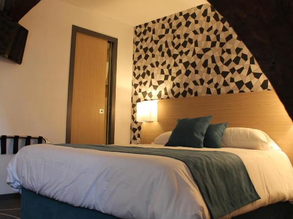 Hôtel Le Blason : photo 5 de la chambre chambre quadruple