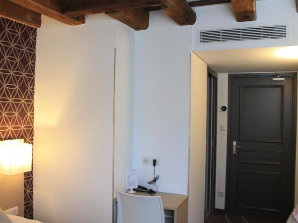 Htel Le Blason : photo 10 de la chambre chambre triple