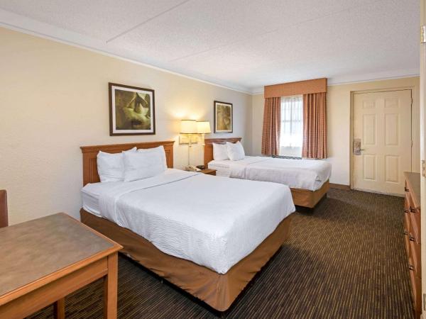 La Quinta Inn by Wyndham San Antonio Market Square : photo 1 de la chambre chambre standard avec 2 lits doubles