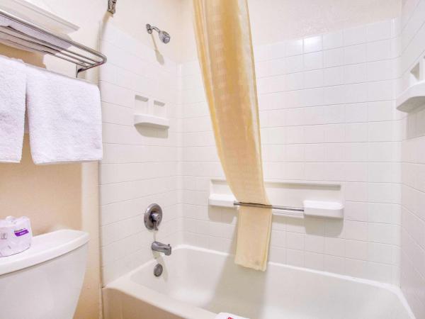 Econo Lodge Inn & Suites Albuquerque East I-40 Eubank Exit : photo 3 de la chambre chambre lit king-size - non-fumeurs