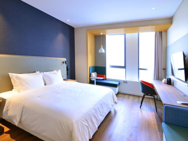 Holiday Inn Express Hangzhou Binjiang, an IHG Hotel : photo 1 de la chambre standard king room with extra floor space