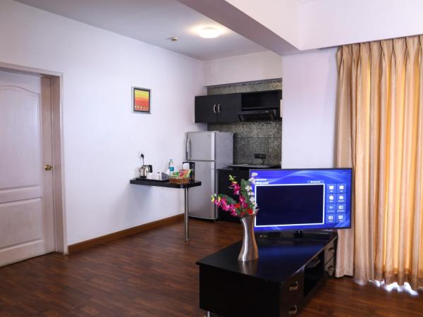 Royal Orchid Golden Suites Pune : photo 4 de la chambre deluxe suite with 15% discount on food & beverages