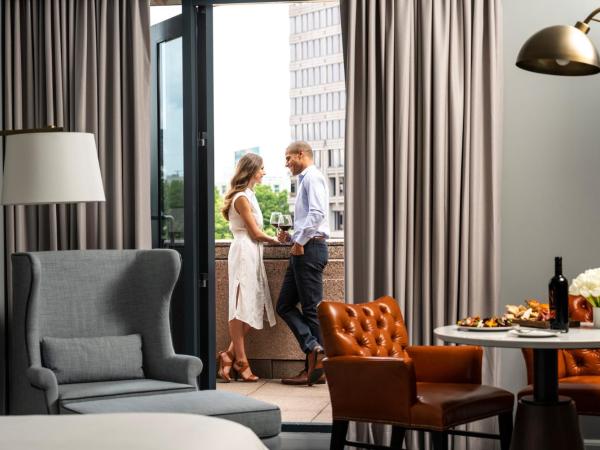 Four Seasons Hotel Atlanta : photo 2 de la chambre chambre lit king-size avec terrasse privée