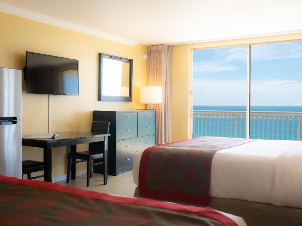 Ramada Plaza by Wyndham Marco Polo Beach Resort : photo 2 de la chambre hébergement 2 lits queen-size avec coin cuisine - non-fumeurs - vue côté océan