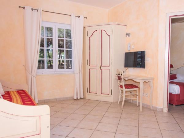 Hôtel & Spa La Villa : photo 1 de la chambre suite côté pinède (2 adultes + 2 enfants)