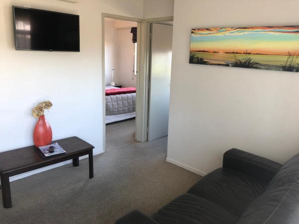 Absolute Lake View Motel : photo 2 de la chambre suite 2 chambres avec vue sur le lac