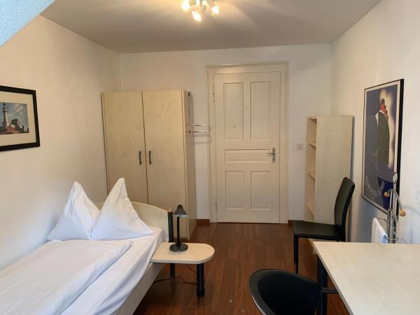 Residence zur Musegg : photo 4 de la chambre chambre simple avec toilettes et douche communes