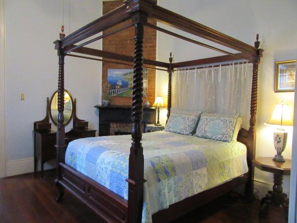 Garden District Bed and Breakfast : photo 5 de la chambre chambre avec balcon