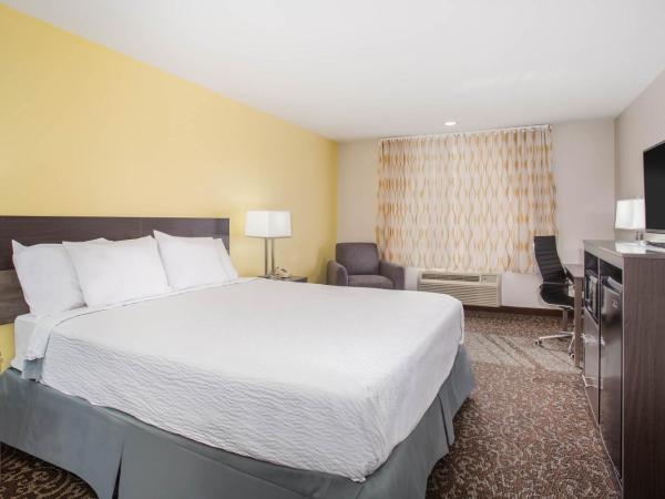 Days Inn by Wyndham Phoenix North : photo 1 de la chambre chambre lit king-size - non-fumeurs