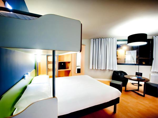 ibis budget Brest Centre Port : photo 3 de la chambre chambre triple avec 1 lit double et 1 lit superposé