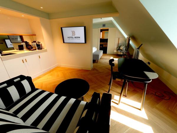 Best Western Plus Hotel Bern : photo 3 de la chambre appartement avec lit double et canapé-lit