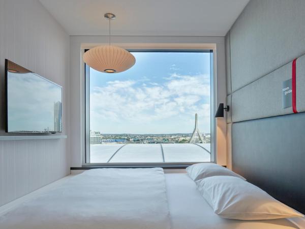 citizenM Boston North Station : photo 3 de la chambre chambre lit king-size - vue sur centre-ville