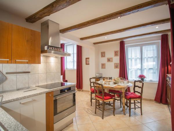 Gite **** des Bains : photo 8 de la chambre appartement avec douche