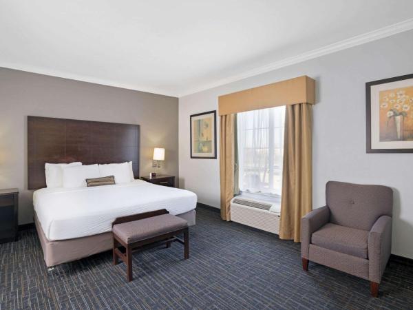 Sonesta Essential Houston Westchase : photo 1 de la chambre suite lit king-size – non-fumeurs