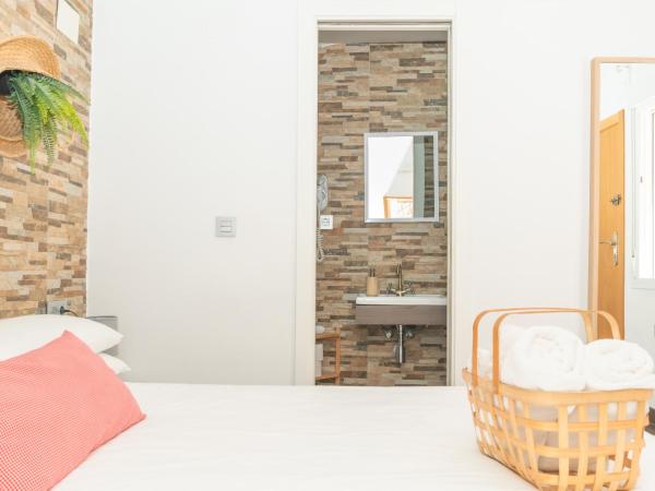 Picnic Dreams Boutique Hostel : photo 5 de la chambre chambre double ou lits jumeaux avec terrasse