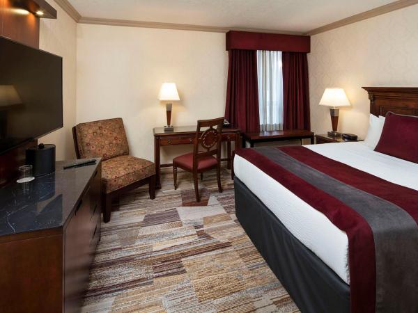 Royal Canadian Lodge : photo 3 de la chambre chambre standard avec 1 lit queen-size