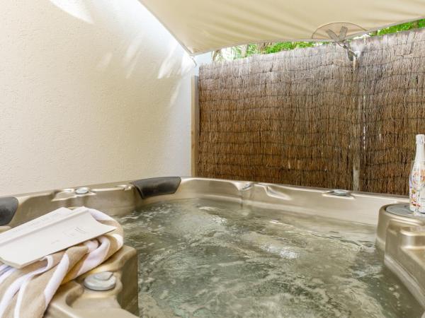 Shantara Resort Port Douglas - Adults Only Retreat : photo 5 de la chambre appartement 1 chambre avec jacuzzi et accès à la piscine