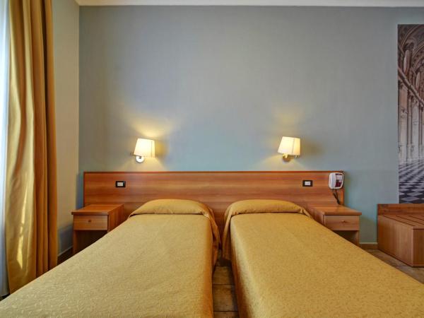 Astor Hotel : photo 4 de la chambre chambre lits jumeaux