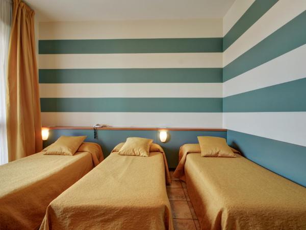 Astor Hotel : photo 1 de la chambre chambre triple