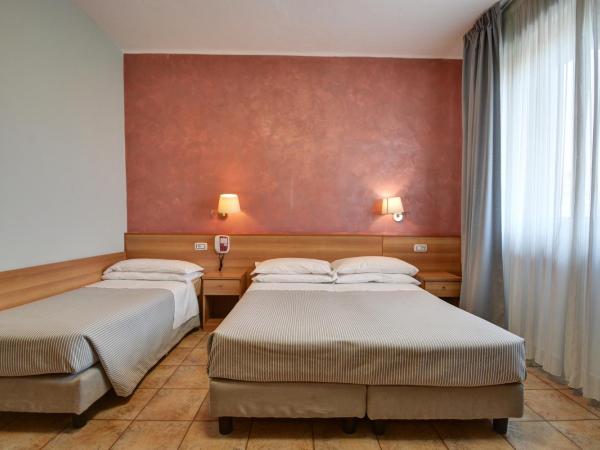 Astor Hotel : photo 3 de la chambre chambre triple