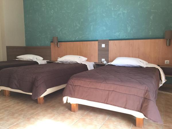 Hotel Ostria : photo 4 de la chambre chambre quadruple avec balcon