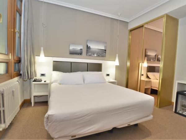 Pensión Alemana : photo 4 de la chambre chambre double ou lits jumeaux - donnant sur l'intérieur