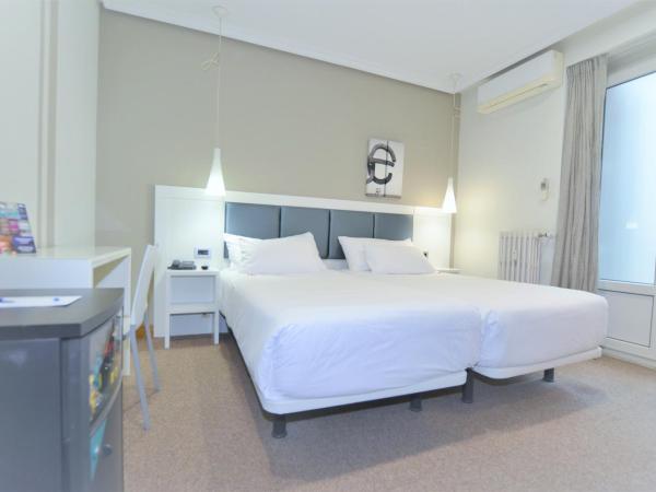 Pensión Alemana : photo 2 de la chambre chambre double ou lits jumeaux - donnant sur l'intérieur