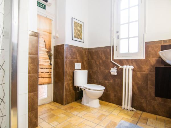 Kasa Katia Eco Guest House : photo 10 de la chambre chambre triple avec salle de bains privative séparée