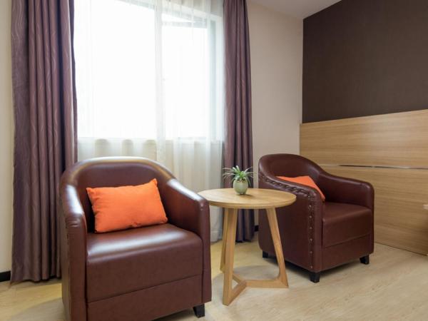 7Days Premium Shenzhen Longgang Dayun Metro Station : photo 4 de la chambre chambre lits jumeaux supérieure