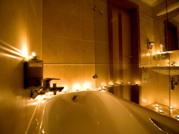 Holiday Beach Budapest Wellness Hotel with Sauna Park : photo 4 de la chambre suite familiale