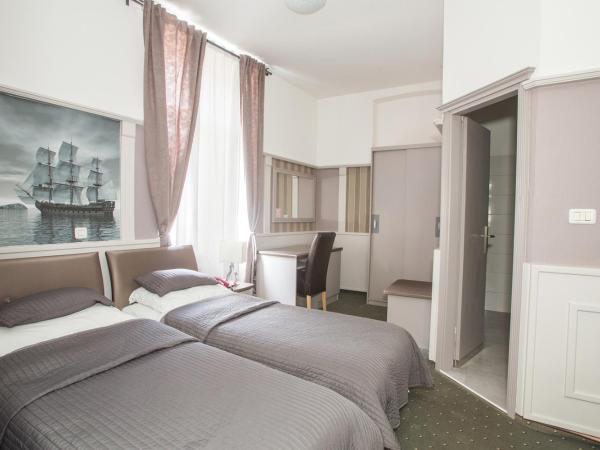 Hotel Galija : photo 3 de la chambre chambre familiale