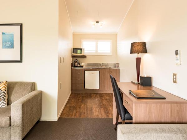 Suncourt Hotel & Conference Centre : photo 5 de la chambre two bedroom family garden room