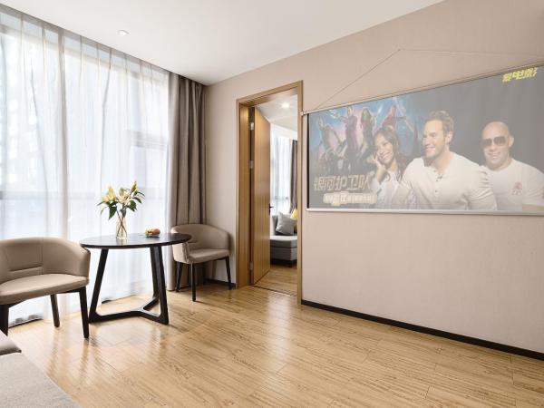 成都V hotel精品酒店 : photo 1 de la chambre deluxe movie suite