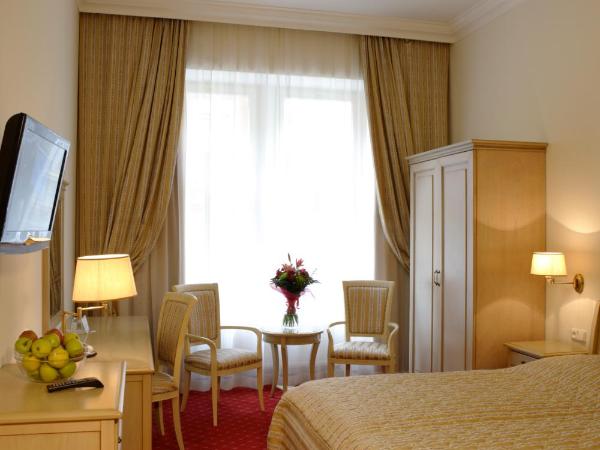 Spa Hotel Schlosspark : photo 6 de la chambre chambre double ou lits jumeaux confort avec accès piscine et centre de bien-Être