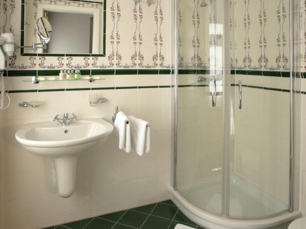 Spa Hotel Schlosspark : photo 8 de la chambre chambre double ou lits jumeaux confort avec accès piscine et centre de bien-Être