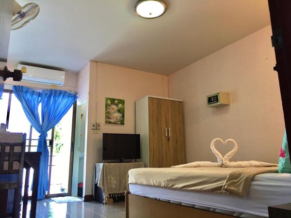 Jenny Hostel HuaHin : photo 10 de la chambre chambre double avec salle de bains privative