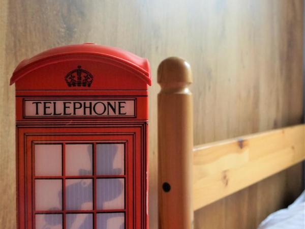 Explorer Hostel & Apartment Stare Miasto OLD TOWN 24H #don't be a tourist, be an Explorer! : photo 4 de la chambre chambre lits jumeaux avec salle de bains privative